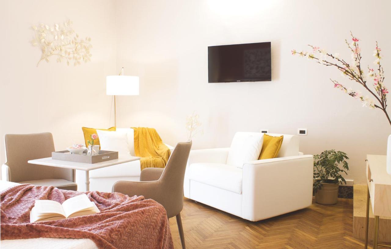 Accanto Al Centro B&B プラート エクステリア 写真