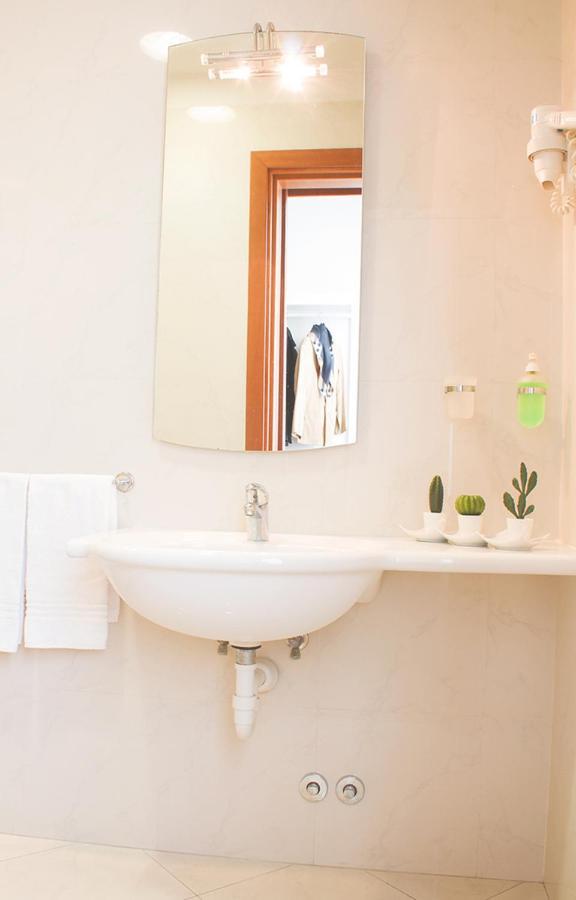 Accanto Al Centro B&B プラート エクステリア 写真
