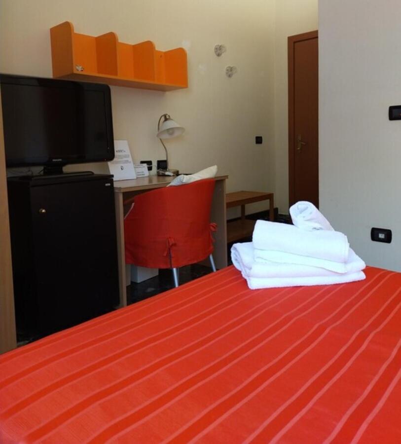 Accanto Al Centro B&B プラート エクステリア 写真