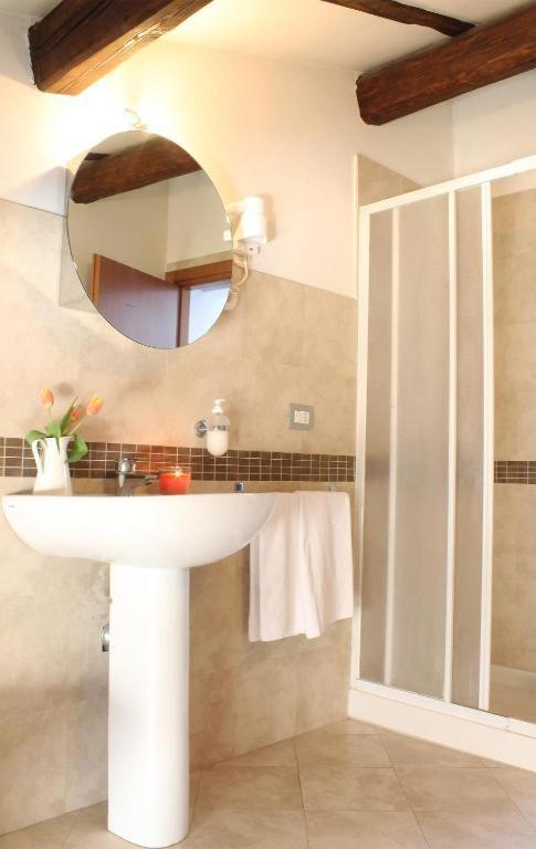 Accanto Al Centro B&B プラート エクステリア 写真