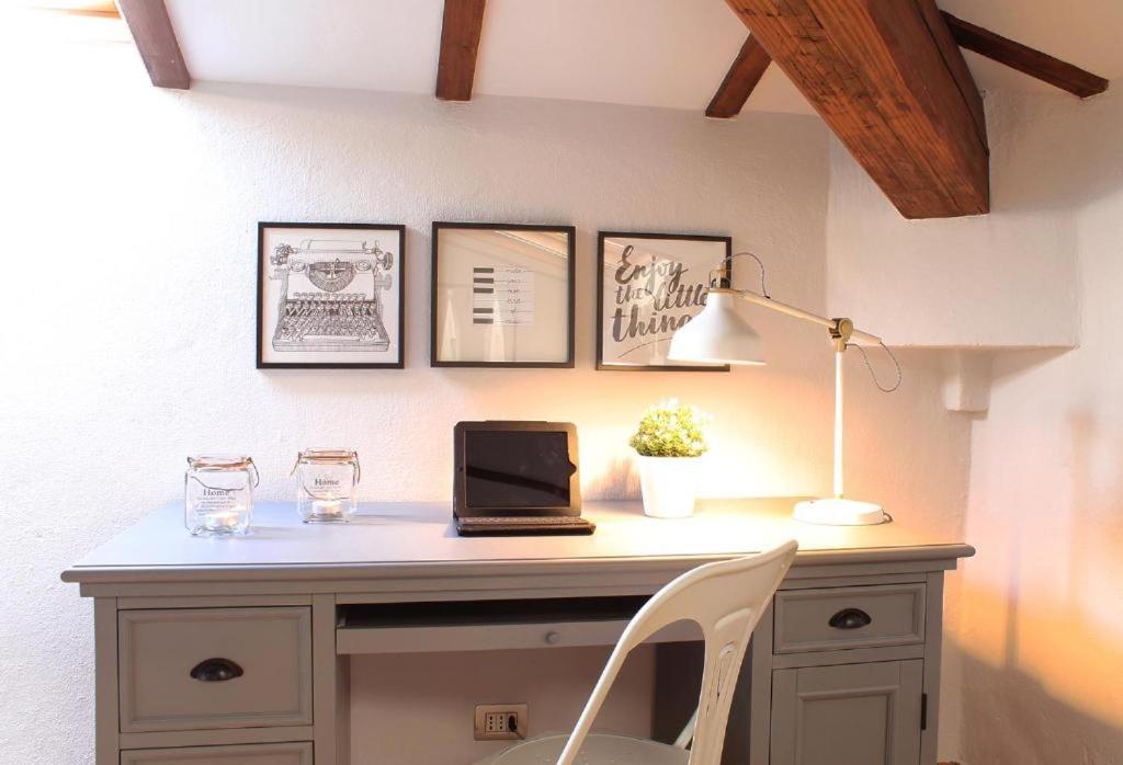 Accanto Al Centro B&B プラート エクステリア 写真