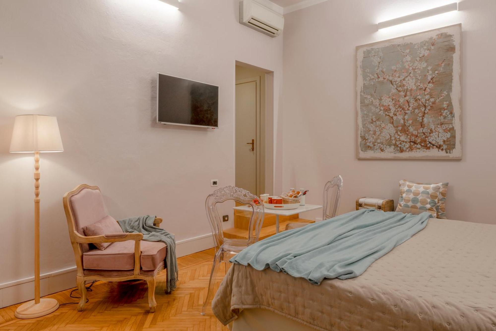 Accanto Al Centro B&B プラート エクステリア 写真